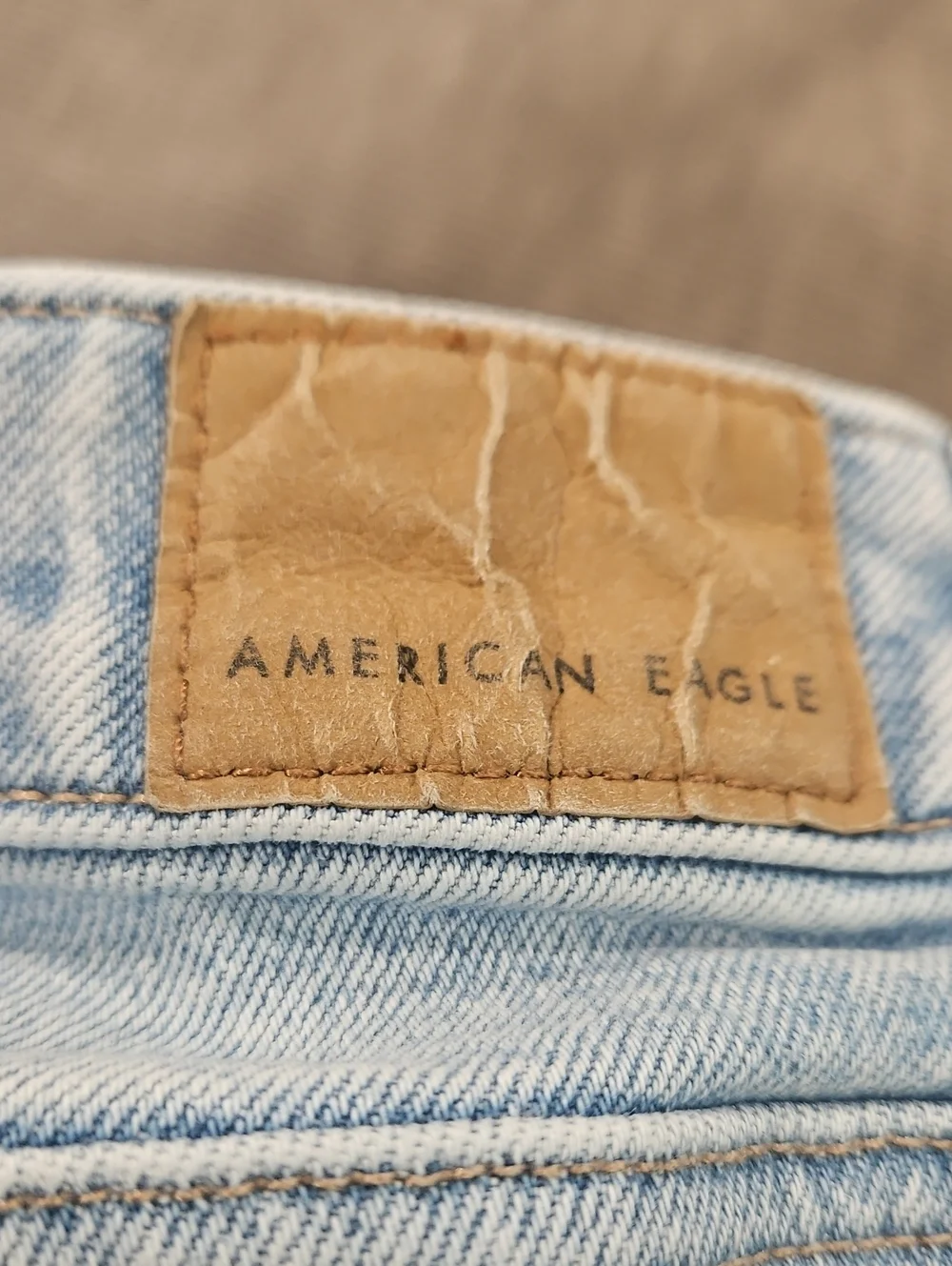 American Eagle Outfitters Light Wash High-Rise Women's Jeans. Size 2. L